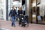 Amsterdam 19 september 2015  
Lieke v Lexmond met Bas v Veggel en hun zoon op de pc hooftstraat
