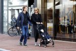 Amsterdam 19 september 2015  
Lieke v Lexmond met Bas v Veggel en hun zoon op de pc hooftstraat