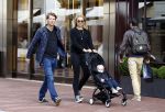 Amsterdam 19 september 2015  
Lieke v Lexmond met Bas v Veggel en hun zoon op de pc hooftstraat