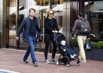 Amsterdam 19 september 2015  
Lieke v Lexmond met Bas v Veggel en hun zoon op de pc hooftstraat