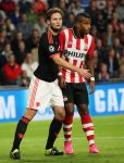 Eindhoven, 15 September 2015
CL 2015/2016
Eerste wedstrijd PSV-Manchester United, eindstand 2-1
Luciano Narsingh in duel met Daley Blind