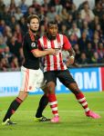 Eindhoven, 15 September 2015
CL 2015/2016
Eerste wedstrijd PSV-Manchester United, eindstand 2-1
Luciano Narsingh in duel met Daley Blind