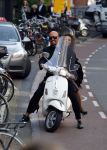 Amsterdam 11 oktober 2015
Premiere de tweeling in het nieuwe de la mar theater
Maik de Boer met zus op de scooter