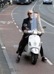 Amsterdam 11 oktober 2015
Premiere de tweeling in het nieuwe de la mar theater
Maik de Boer met zus op de scooter