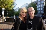 Amsterdam 30 september 2015 
Manon Thomas met vriend bij boekpresentatie Joop v Tellingen