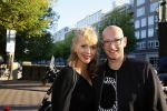 Amsterdam 30 september 2015 
Manon Thomas met vriend bij boekpresentatie Joop v Tellingen