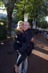 Amsterdam 30 september 2015 
Manon Thomas met vriend bij boekpresentatie Joop v Tellingen