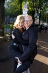 Amsterdam 30 september 2015 
Manon Thomas met vriend bij boekpresentatie Joop v Tellingen