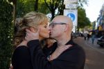 Amsterdam 30 september 2015 
Manon Thomas met vriend bij boekpresentatie Joop v Tellingen