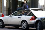 Amsterdam 30 september 2015 
Manuel Broekman met een kennis en in zijn mercedes cabrio op de pc hooftstraat