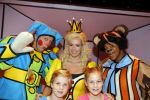 Hilversum 27 september 2015
Premiere twee kleine kleutertjes met Monique Smit naar verhaal van Jan Smit. Ze krijgen uit handen van edsilia Rombley dubbel platina.