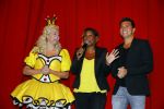 Hilversum 27 september 2015
Premiere twee kleine kleutertjes met Monique Smit naar verhaal van Jan Smit. Ze krijgen uit handen van edsilia Rombley dubbel platina.