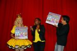Hilversum 27 september 2015
Premiere twee kleine kleutertjes met Monique Smit naar verhaal van Jan Smit. Ze krijgen uit handen van edsilia Rombley dubbel platina.