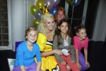 Hilversum 27 september 2015
Premiere twee kleine kleutertjes met Monique Smit naar verhaal van Jan Smit. Ze krijgen uit handen van edsilia Rombley dubbel platina.