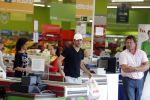 Sevilla 13/14 oktober 2015
Rafael v d Vaart heeft bezoek van zijn vriendin Christie die bij hem op bezoek is in zijn huis in Sevilla. Rafael wordt aangesproken door Edwin Bredius terwijl hij boodschappen doet in de supermarkt.