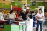 Sevilla 13/14 oktober 2015
Rafael v d Vaart heeft bezoek van zijn vriendin Christie die bij hem op bezoek is in zijn huis in Sevilla. Rafael wordt aangesproken door Edwin Bredius terwijl hij boodschappen doet in de supermarkt.