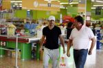 Sevilla 13/14 oktober 2015
Rafael v d Vaart heeft bezoek van zijn vriendin Christie die bij hem op bezoek is in zijn huis in Sevilla. Rafael wordt aangesproken door Edwin Bredius terwijl hij boodschappen doet in de supermarkt.