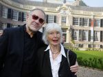 Baarn 4 oktober 2015
Presentatie boek Belinda Meuldijk in kasteel Groeneveld.
Aanwezig Thierry Duval Rob de Nijs Henriette de Nijs Julis Joshi en Robert.
Willeke Alberti krijgt het eerste boek.