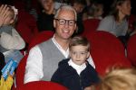Hilversum 27 september 2015
Premiere twee kleine kleutertjes met Monique Smit naar verhaal van Jan Smit. Ze krijgen uit handen van edsilia Rombley dubbel platina. Rudolph v Veen met zoon en vrouw