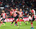 Eindhoven, 15 September 2015
CL 2015/2016
Eerste wedstrijd PSV-Manchester United, eindstand 2-1
Santiago Arias in duel met Ashley Young