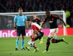 Eindhoven, 15 September 2015
CL 2015/2016
Eerste wedstrijd PSV-Manchester United, eindstand 2-1
Santiago Arias in duel met Ashley Young