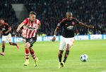 Eindhoven, 15 September 2015
CL 2015/2016
Eerste wedstrijd PSV-Manchester United, eindstand 2-1
Santiago Arias in duel met Ashley Young