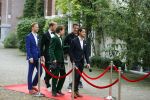 Amsterdam 8 oktober 2015
Leco v Zadelhoff geeft de jongens van streetlab les voor de rode loper van de televizierring waar ze voor genomineerd zijn