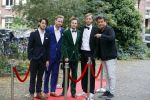 Amsterdam 8 oktober 2015
Leco v Zadelhoff geeft de jongens van streetlab les voor de rode loper van de televizierring waar ze voor genomineerd zijn