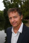 Amsterdam, 21 September 2015
Perspresentatie Dokter Tinus  Dr. Tinus
Thom Hoffman