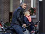 Amsterdam 19 september 2015  
Victor Reinier met zijn dochter op de fiets