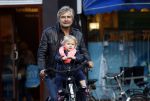 Amsterdam 19 september 2015  
Victor Reinier met zijn dochter op de fiets