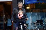 Amsterdam 19 september 2015  
Victor Reinier met zijn dochter op de fiets