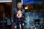 Amsterdam 19 september 2015  
Victor Reinier met zijn dochter op de fiets