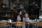Amsterdam 18 september 2015
Isa Hoes met dochter Vlinder op terras.