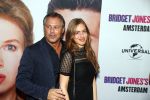 Amsterdam 13 september 2016
Premiere Bridget Jones baby in Tuschinski. Otto Klein met dochter en Anouk Hoogendijk met ...