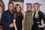 Amsterdam 13 september 2016
Premiere Bridget Jones baby in Tuschinski. Otto Klein met dochter en Anouk Hoogendijk met ...