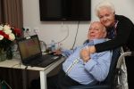 Vlaardingen, 29 September 2016
Bas v Toor in rolstoel samen met zijn vrouw Coby v Toor in zijn kamer bij Revalidatiecentrum Marnix