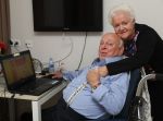 Vlaardingen, 29 September 2016
Bas v Toor in rolstoel samen met zijn vrouw Coby v Toor in zijn kamer bij Revalidatiecentrum Marnix