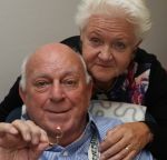 Vlaardingen, 29 September 2016
Bas v Toor in rolstoel samen met zijn vrouw Coby v Toor in zijn kamer bij Revalidatiecentrum Marnix