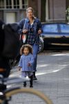 Amsterdam 28 september 2016
Doutzen Kroes met dochterje Myllena Mae in Amsterdam zuid