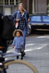 Amsterdam 28 september 2016
Doutzen Kroes met dochterje Myllena Mae in Amsterdam zuid