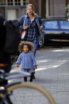 Amsterdam 28 september 2016
Doutzen Kroes met dochterje Myllena Mae in Amsterdam zuid