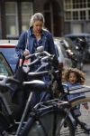 Amsterdam 28 september 2016
Doutzen Kroes met dochterje Myllena Mae in Amsterdam zuid