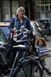 Amsterdam 28 september 2016
Doutzen Kroes met dochterje Myllena Mae in Amsterdam zuid