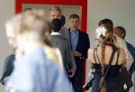 Amsterdam 17 september 2016
Erwin Olaf en zijn partner Kevin trouwen in de stopera . Beide moeders alsmede Hans v Manen waren aanwezig. Ze vertrokken met de fiets