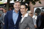 Amsterdam 17 september 2016
Erwin Olaf en zijn partner Kevin trouwen in de stopera . Beide moeders alsmede Hans v Manen waren aanwezig. Ze vertrokken met de fiets