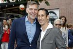 Amsterdam 17 september 2016
Erwin Olaf en zijn partner Kevin trouwen in de stopera . Beide moeders alsmede Hans v Manen waren aanwezig. Ze vertrokken met de fiets