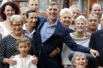 Amsterdam 17 september 2016
Erwin Olaf en zijn partner Kevin trouwen in de stopera . Beide moeders alsmede Hans v Manen waren aanwezig. Ze vertrokken met de fiets