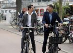 Amsterdam 17 september 2016
Erwin Olaf en zijn partner Kevin trouwen in de stopera . Beide moeders alsmede Hans v Manen waren aanwezig. Ze vertrokken met de fiets
