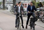 Amsterdam 17 september 2016
Erwin Olaf en zijn partner Kevin trouwen in de stopera . Beide moeders alsmede Hans v Manen waren aanwezig. Ze vertrokken met de fiets